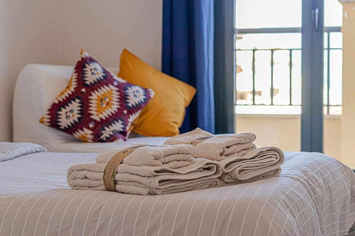797 Holiday Rentals - Moderno Piso Para 5 Con Hermosas Vistas Benalmádena Eksteriør billede